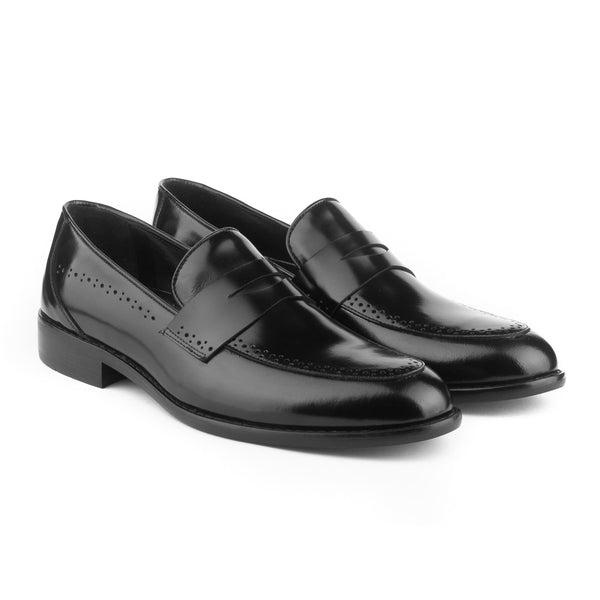 Vatrina Genuine Leather Moc Toe Loafer - Black
